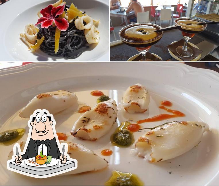 La cibo e interni del ristorante
