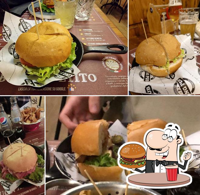 Prenditi un hamburger a King Pub