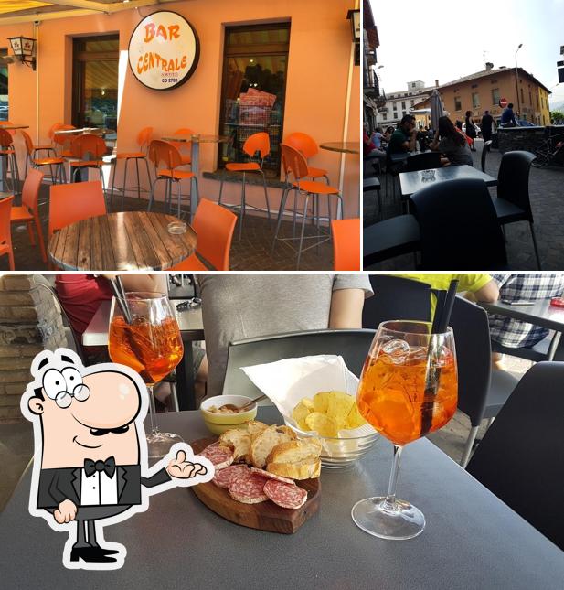 La foto di interni e alcol da Bar Centrale