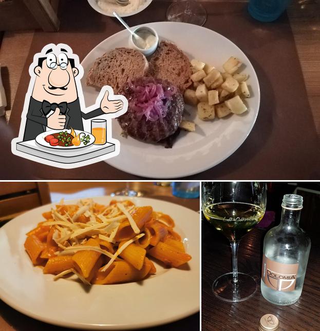 Guarda la immagine che mostra la cibo e bevanda di Enoteca La Cantina