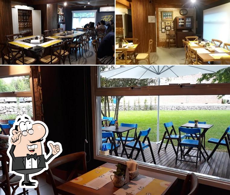 Veja imagens do interior do Filó Café
