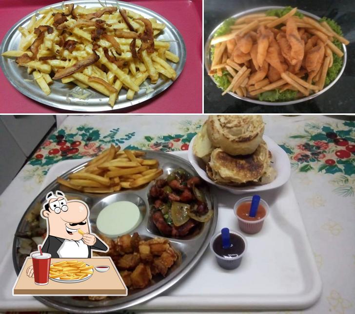At Bar Do Crescêncio you can try French-fried potatoes