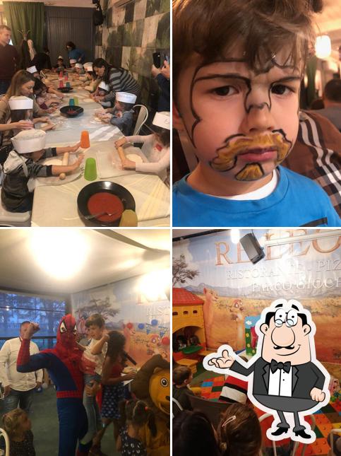 Siediti a un tavolo di Re Leone Ristorante Pizzeria Sala Giochi