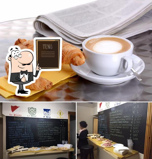 Dai un’occhiata alla foto che presenta la lavagna e cibo di Bar Fiaschetteria Petroio