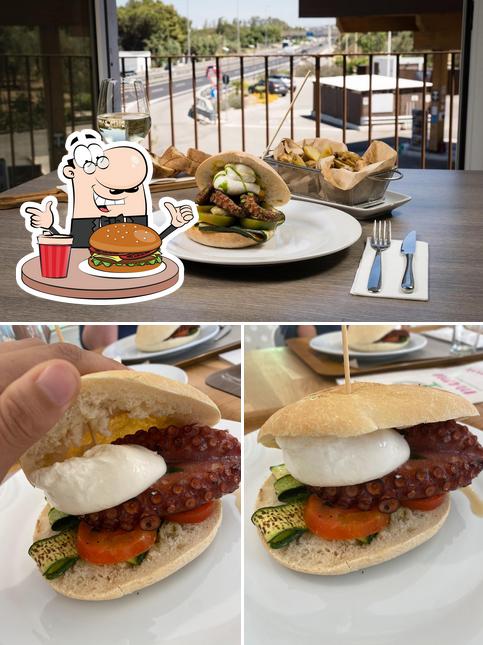 Ordina un hamburger a Mami Caffè e Cucina tipica