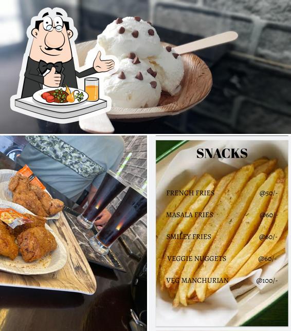 Food at Al baik fried chicken