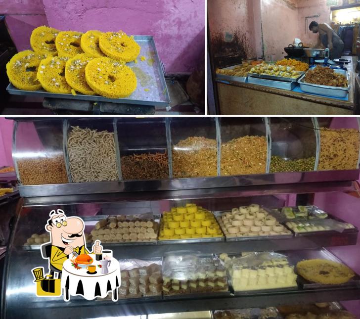Somosa shop is distinguished by food and interior
