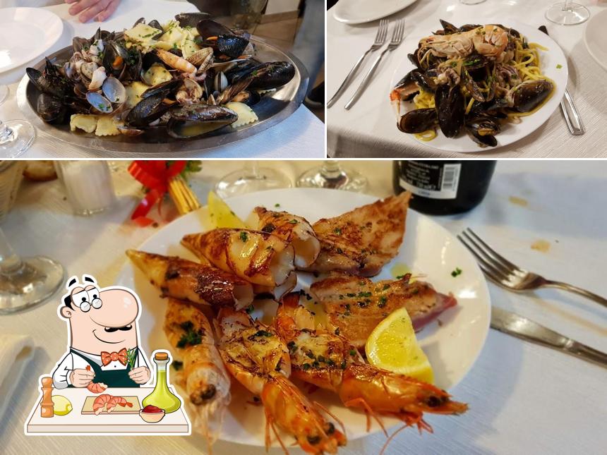 Ordina tra i molti pasti di mare offerti a Ostaja dò Ciûmmin