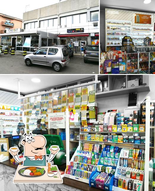 Questa è la immagine che mostra la cibo e esterno di IQOS PREMIUM PARTNER MONTESILVANO CORSO UMBERTO