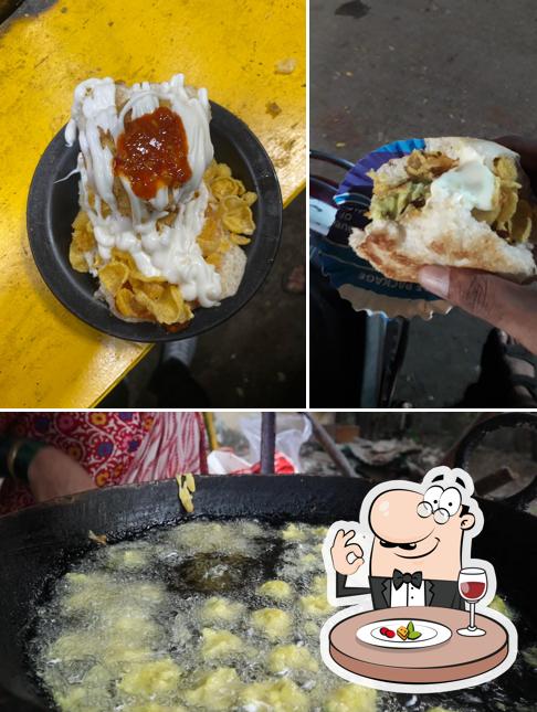 Food at Lataz vada pav