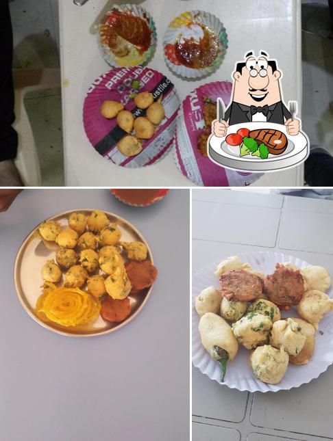 Try out meat dishes at Mayur Bhajiya Rasikbhai