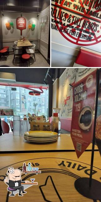 Check out how Pizza Hut Atlanta Mall, Surat looks inside