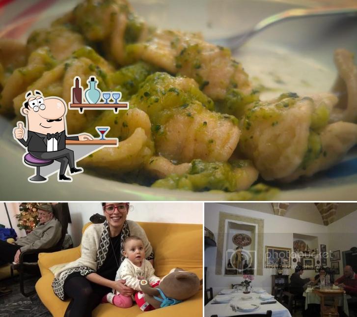 Tana del Lupo si caratterizza per la interni e cibo