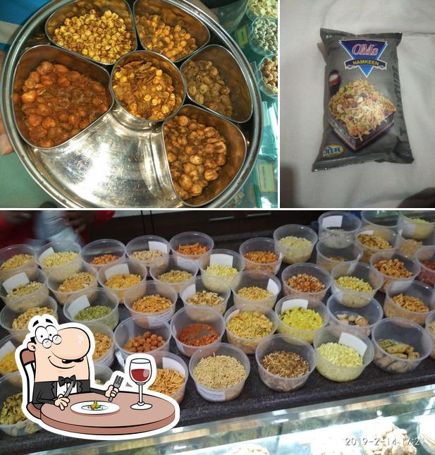 Food at Om Namkeen