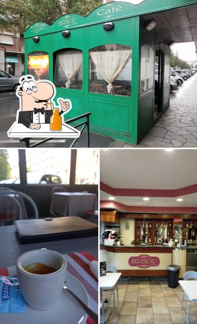 Goditi qualcosa da bere a Serendip Cafè