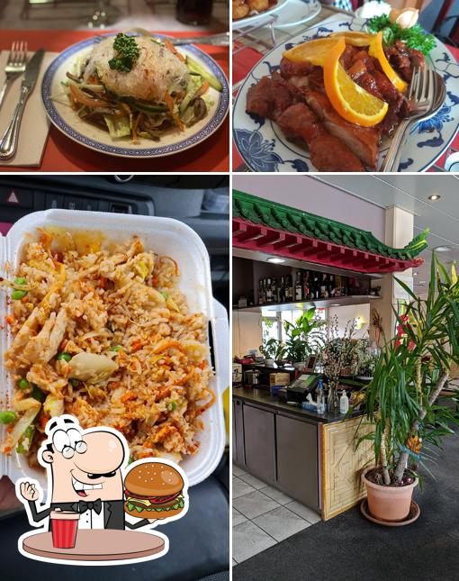 Ordina un hamburger a Restaurant China Town
