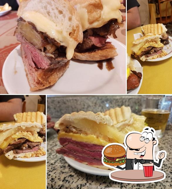 Consiga um hambúrguer no Restaurante Cervantes