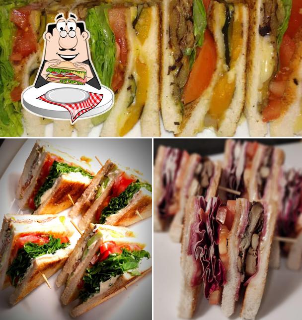 Bar Centrale I Coppi di Coppo Mauro & c. s.n.c. propone panini e pasti|altro cibo) a pranzo