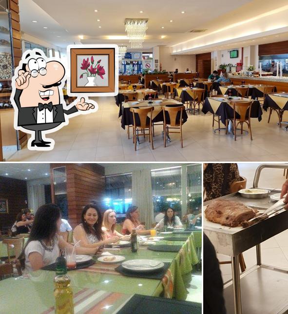 Sente em uma das mesas no Restaurante Casa de Maria