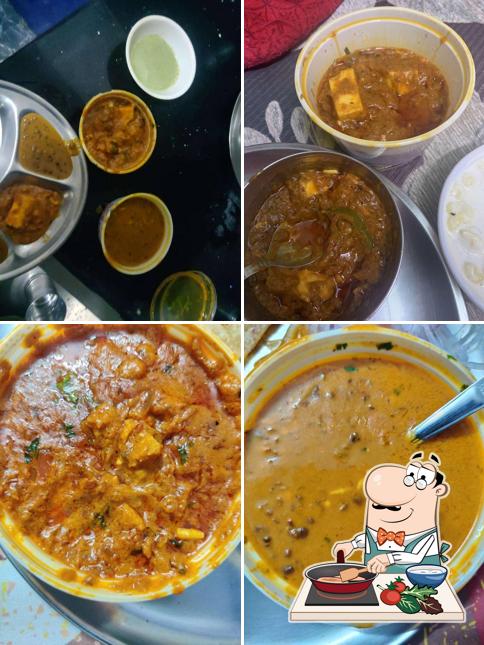 Chicken curry at Gulati Dhaba