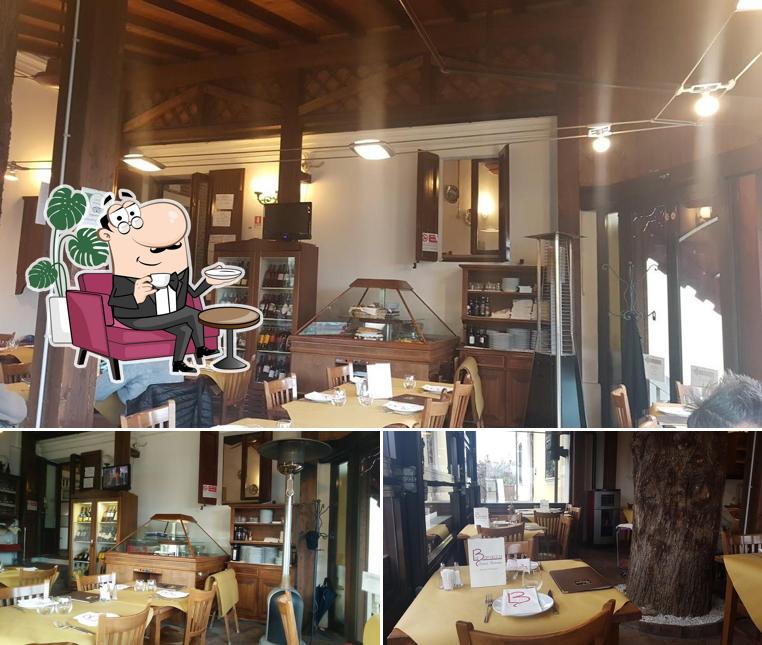 Siediti a un tavolo di La Baracca ristorante Cucina Tipica romagnola-Camere-a-Rimini