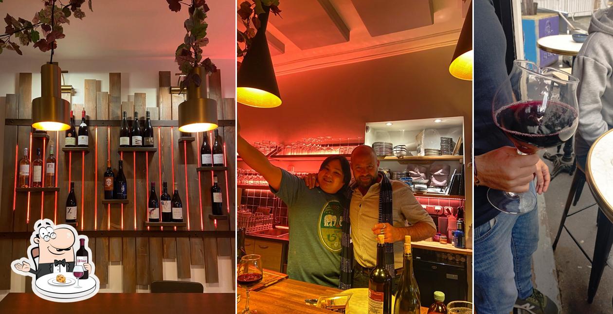 Il est fort sympathique de prendre un verre de vin à Exces