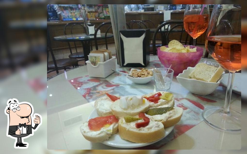 Dai un'occhiata agli interni di Bar Giardino