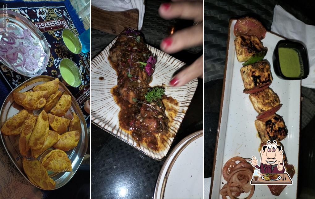 Try out meat dishes at Gumbad cafe