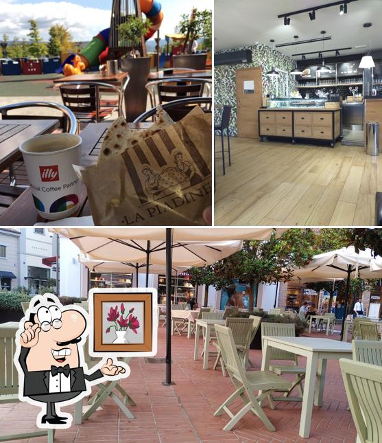Siediti a un tavolo di La Piadineria