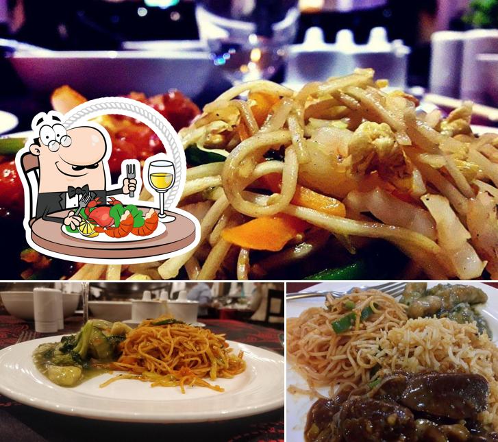 Order various seafood meals offered by Lemon Grass