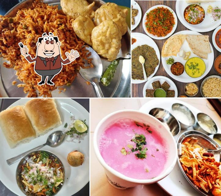 Food at Puneri Katta