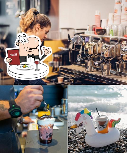 Questa è la immagine che presenta la cibo e esterno di Coffee Island