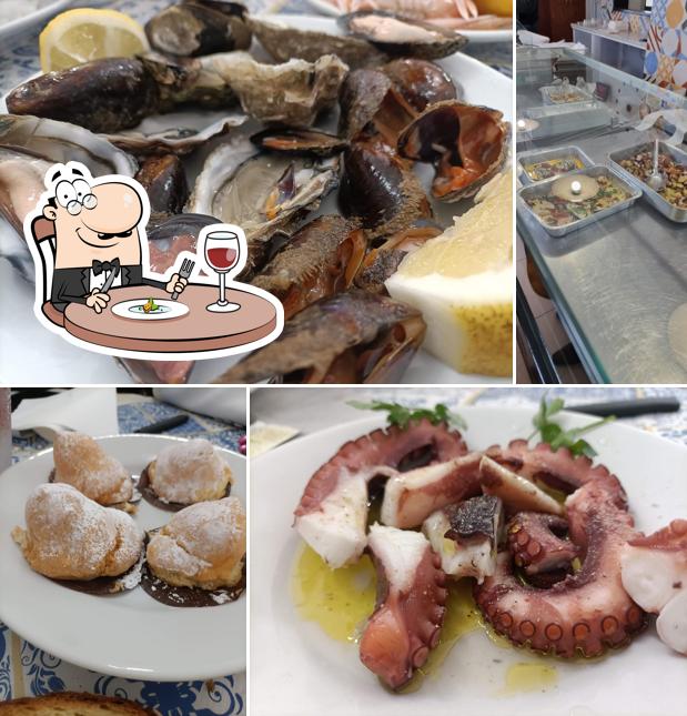 Cibo al pescheria mare blu