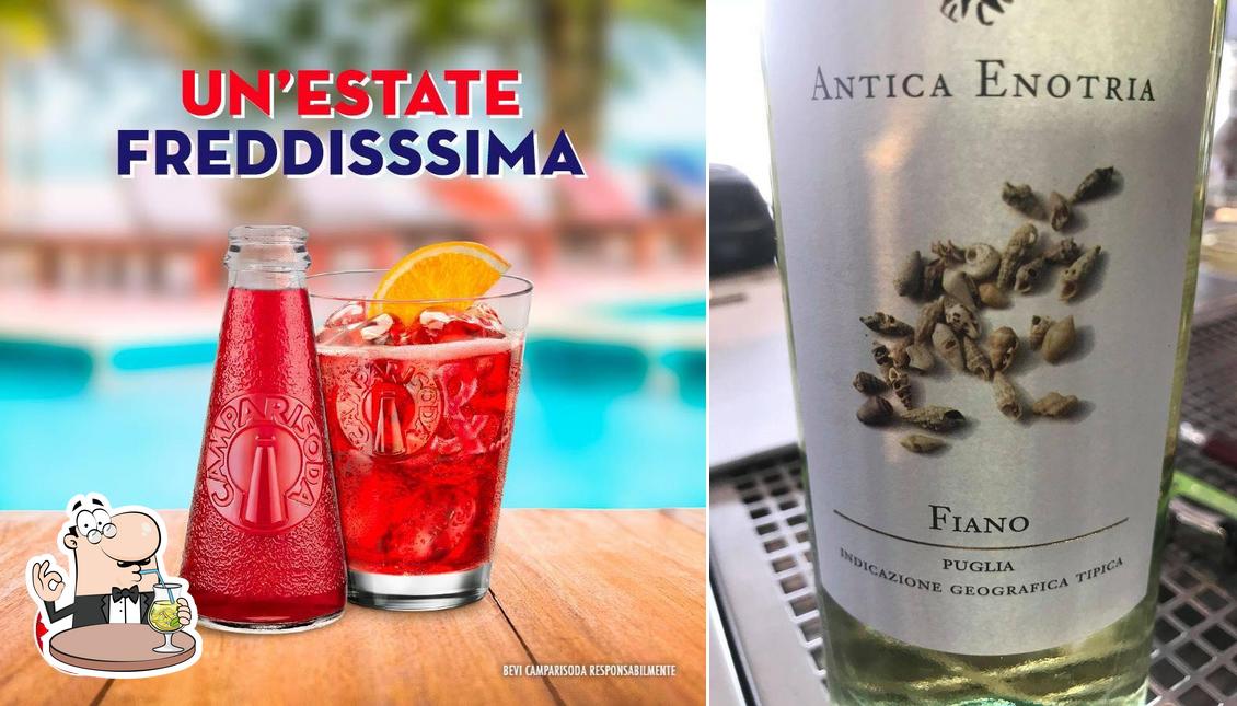 Prenditi un drink dal menu