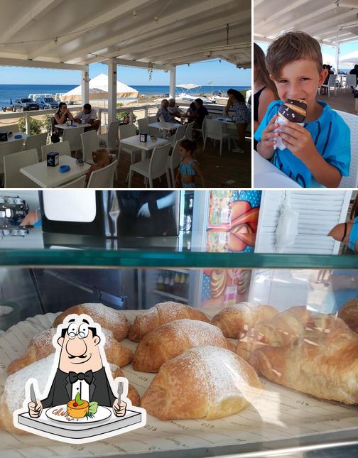 Lo scivolo Bar/Varo, Alaggio, Noleggio natanti, Noleggio attrezzature mare con spiaggia relax si caratterizza per la cibo e interni