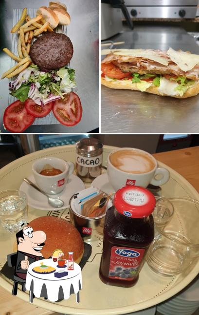 Prenditi un hamburger a Bar Bena