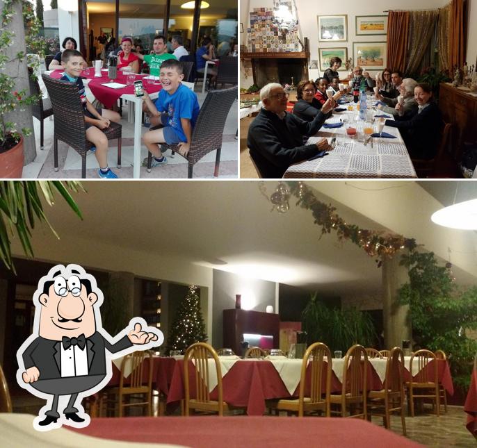 Siediti a un tavolo di SOAVE RELAIS CASTELCERINO