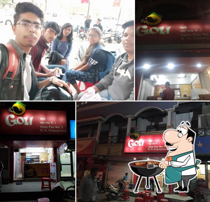 Look at the pic of GOLI VADA PAV NO .1 KHAMLA NAGPUR