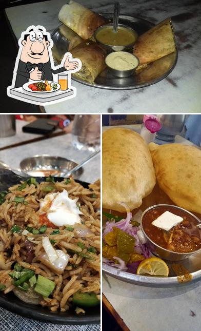 Food at Eat-N-Enjoy (chole bhature wale)