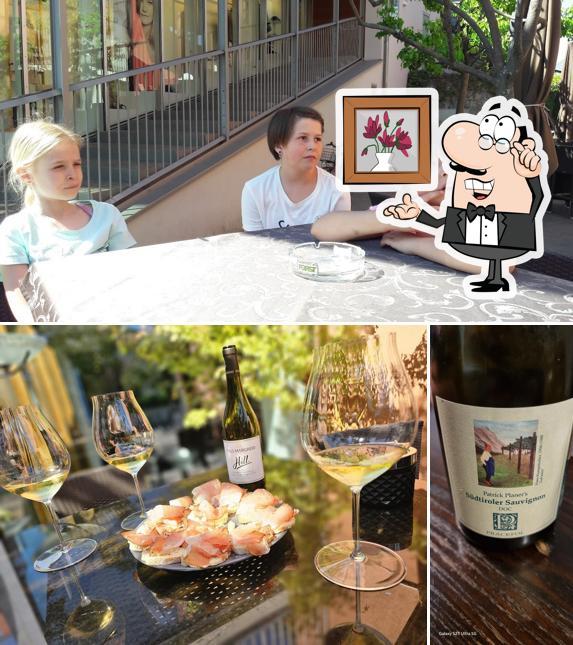 Questa è la foto che presenta la interni e cibo di Bar Sanzeno
