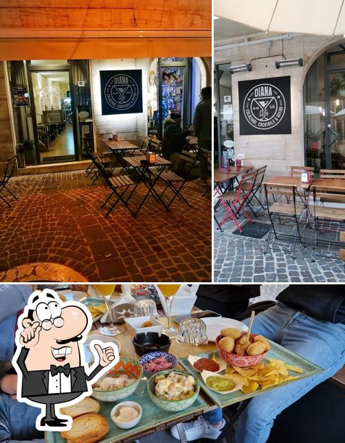 La interni e cibo del ristorante