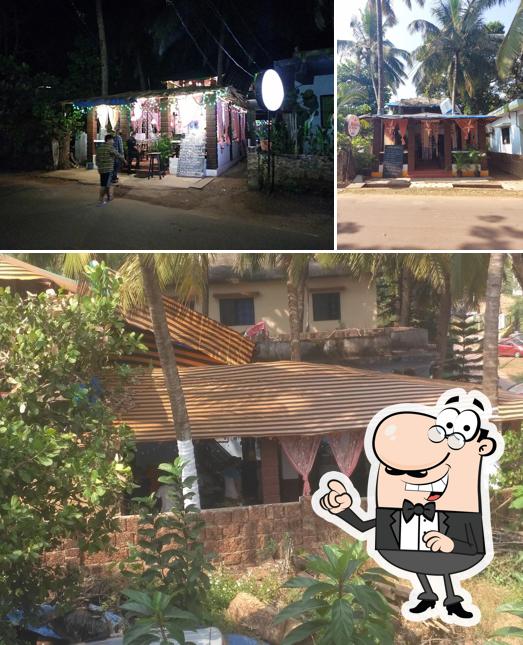 Check out how Dragon Steak House looks outside