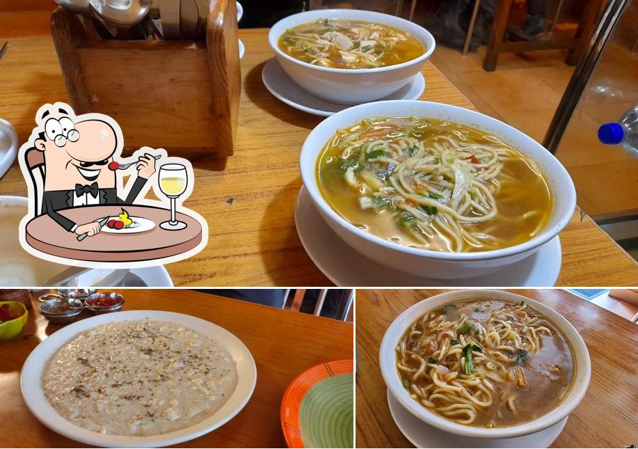 Food at Four Season Cafe