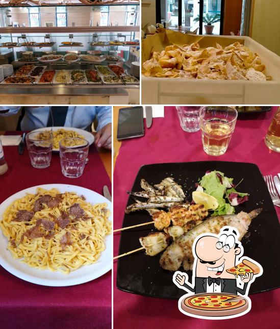 Scegli una pizza a Plaza Cafe'