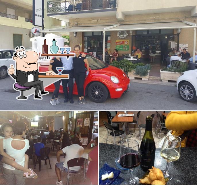 Dai un'occhiata agli interni di BAR ZURIGO