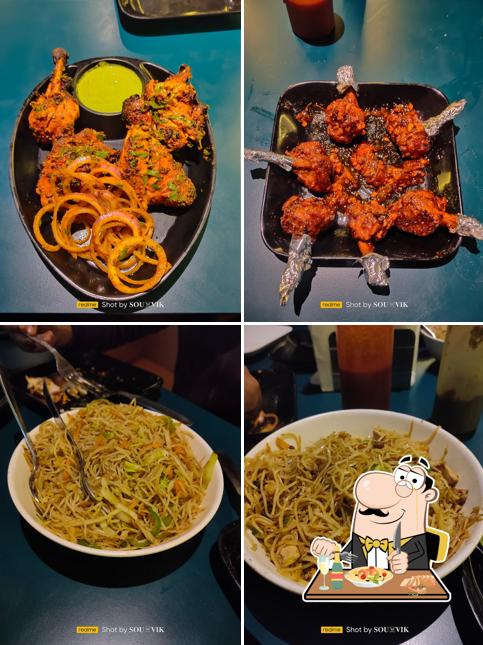 Pad thai at Club Hawks