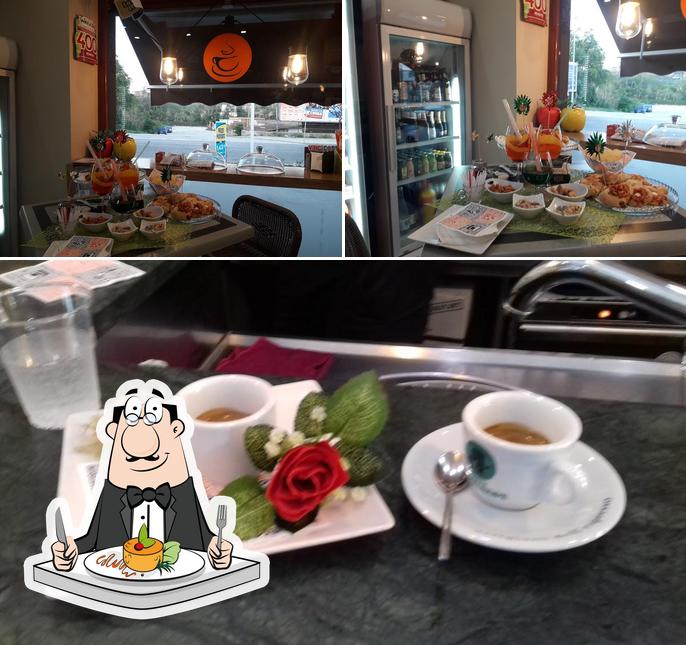Questa è la immagine che mostra la cibo e interni di Futura Ristocafè