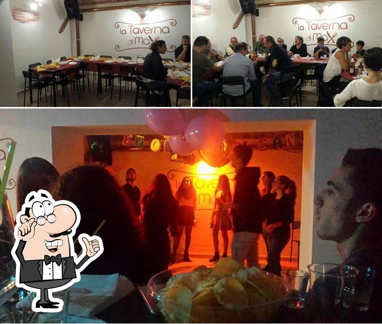 Dai un'occhiata agli interni di La Taverna di Max