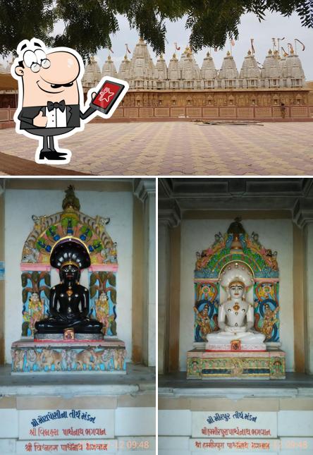 Check out how Mahavir Jain Bhojanalay looks outside