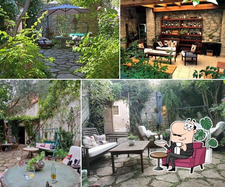 Siediti a un tavolo di WINE GARDEN